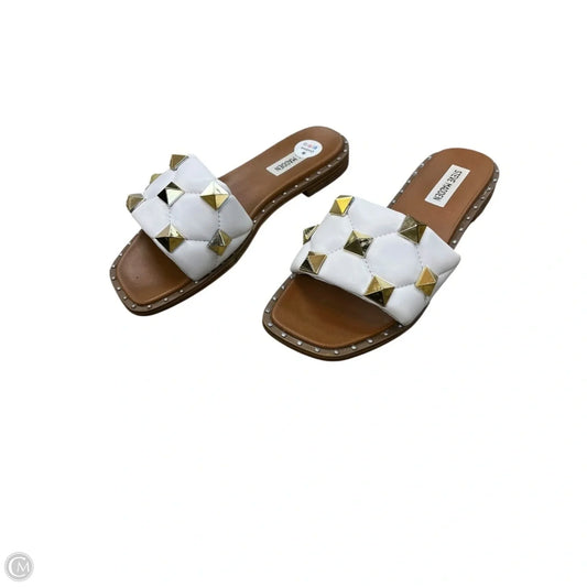 Sandals Flats By Steve Madden In Brown & White, Size: 6