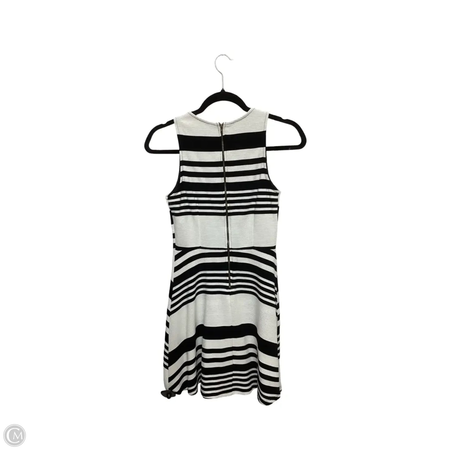 Dress Casual Short By Monteau In Black & White, Size: M