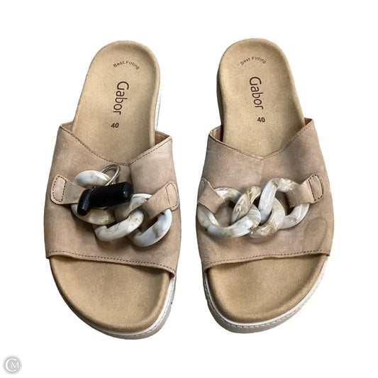 Sandals Flats By Clothes Mentor In Tan, Size: 9.5