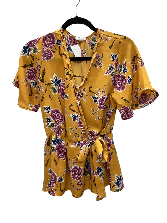Yellow Top Short Sleeve Sienna Sky, Size M