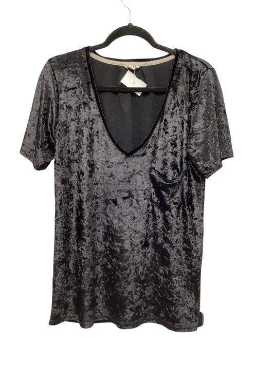 Top Short Sleeve By Pol In Black, Size: L