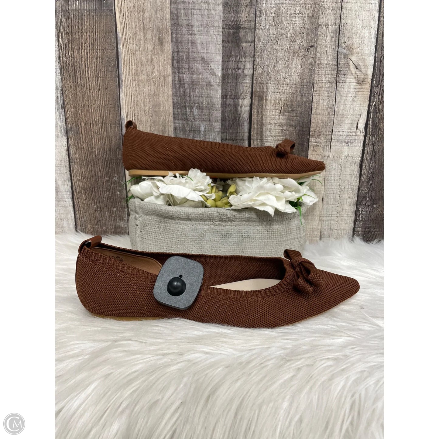 Shoes Flats By Tahari In Brown, Size: 9