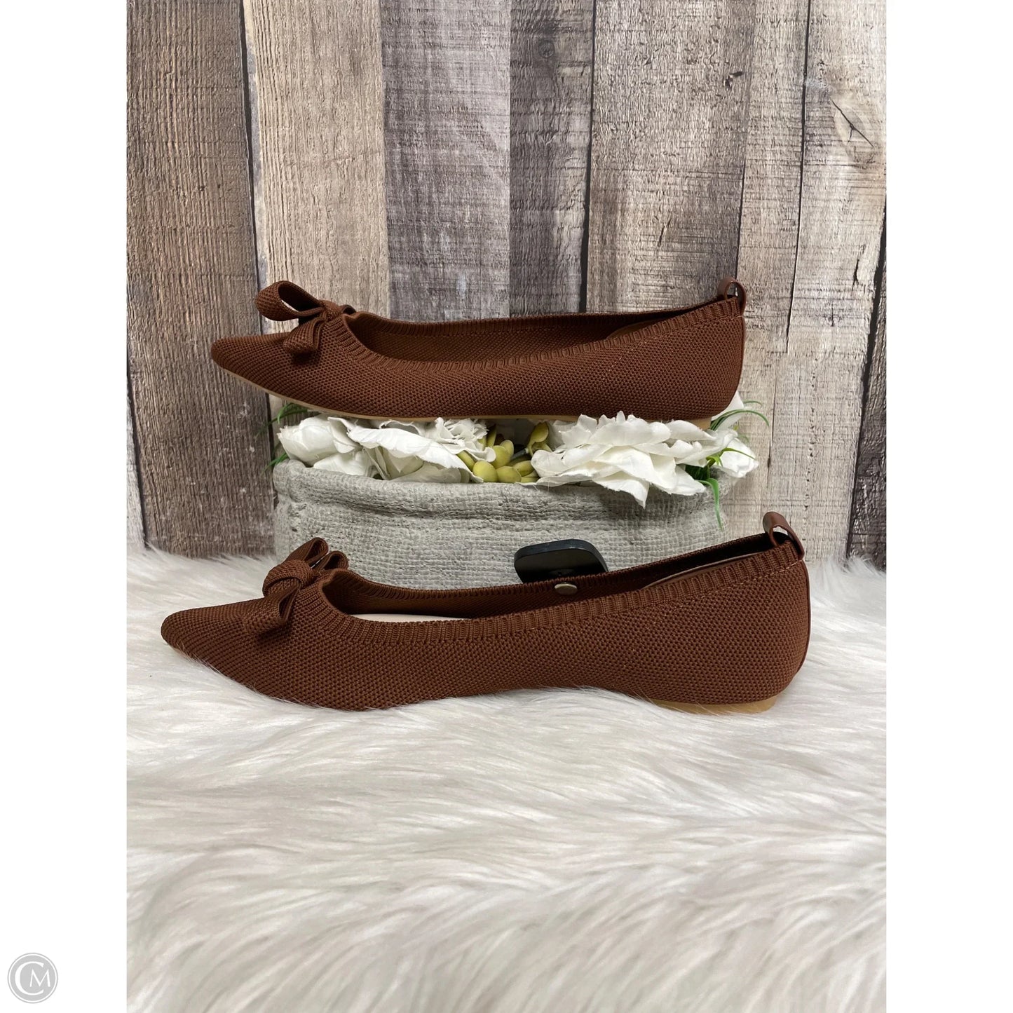 Shoes Flats By Tahari In Brown, Size: 9