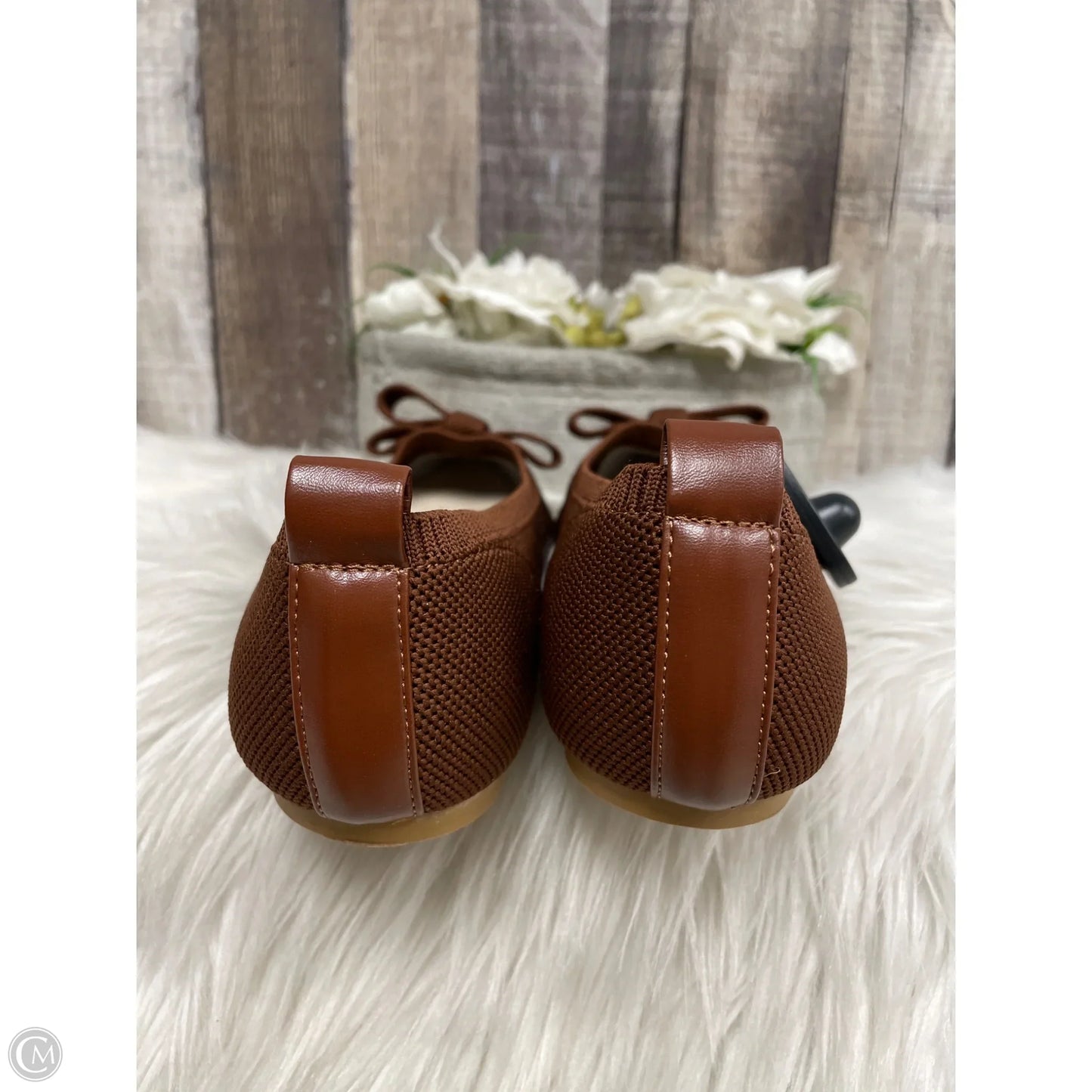 Shoes Flats By Tahari In Brown, Size: 9