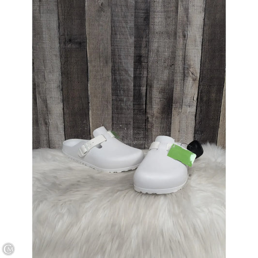 Shoes Flats By Birkenstock In White, Size: 9
