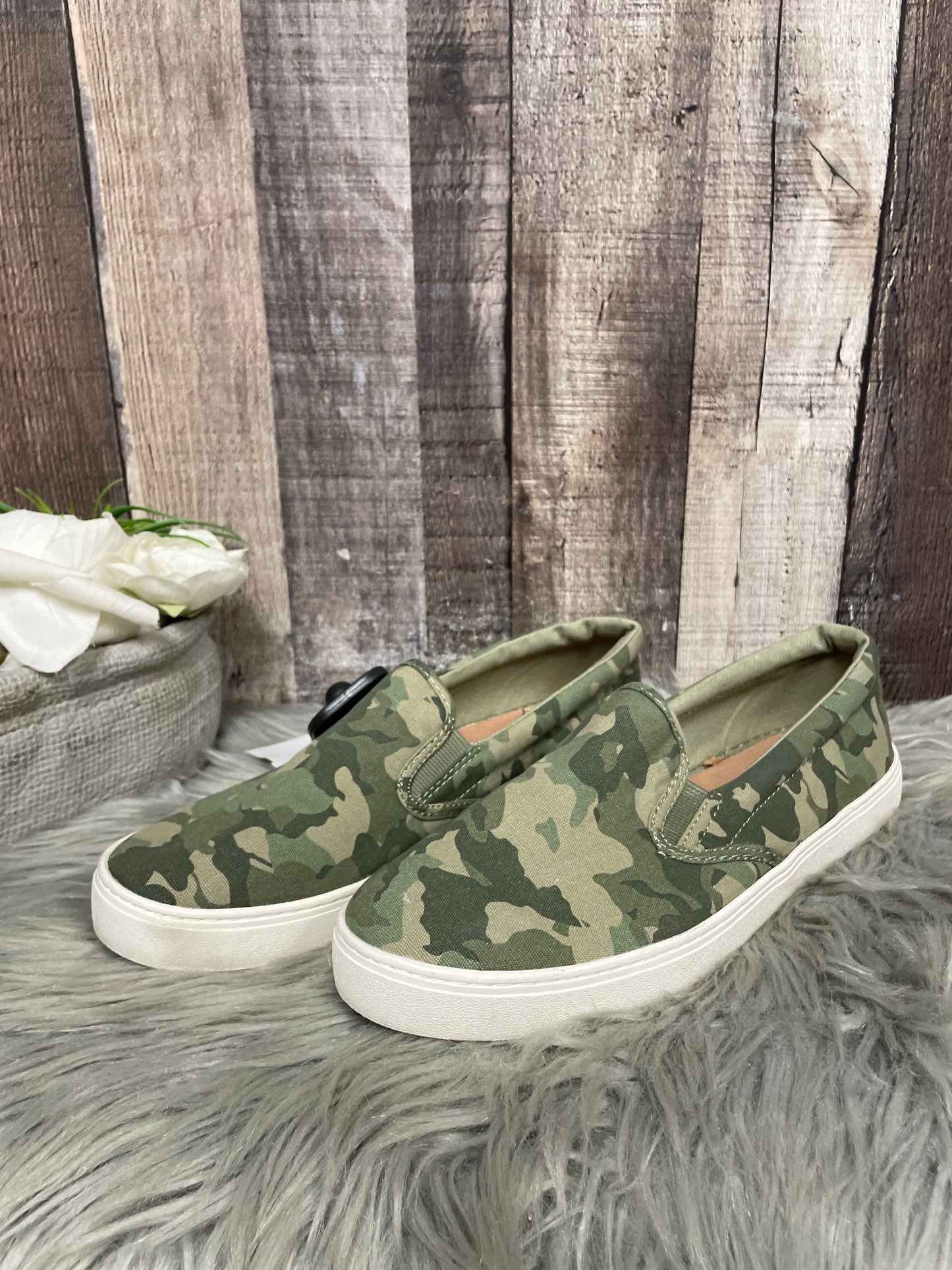 Shoes Sneakers By Old Navy In Camouflage Print, Size: 7