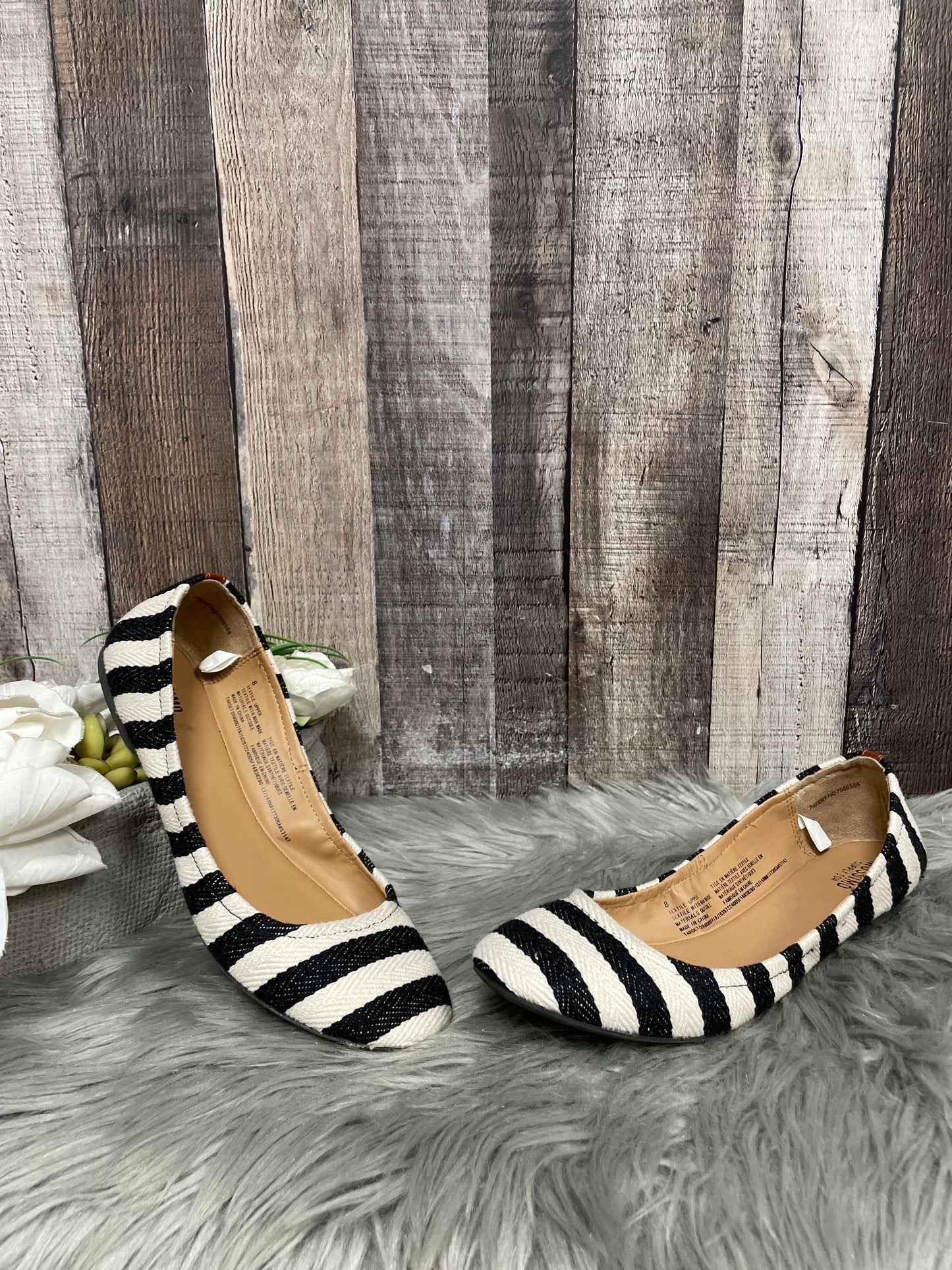 Shoes Flats By Mossimo In Striped Pattern, Size: 8