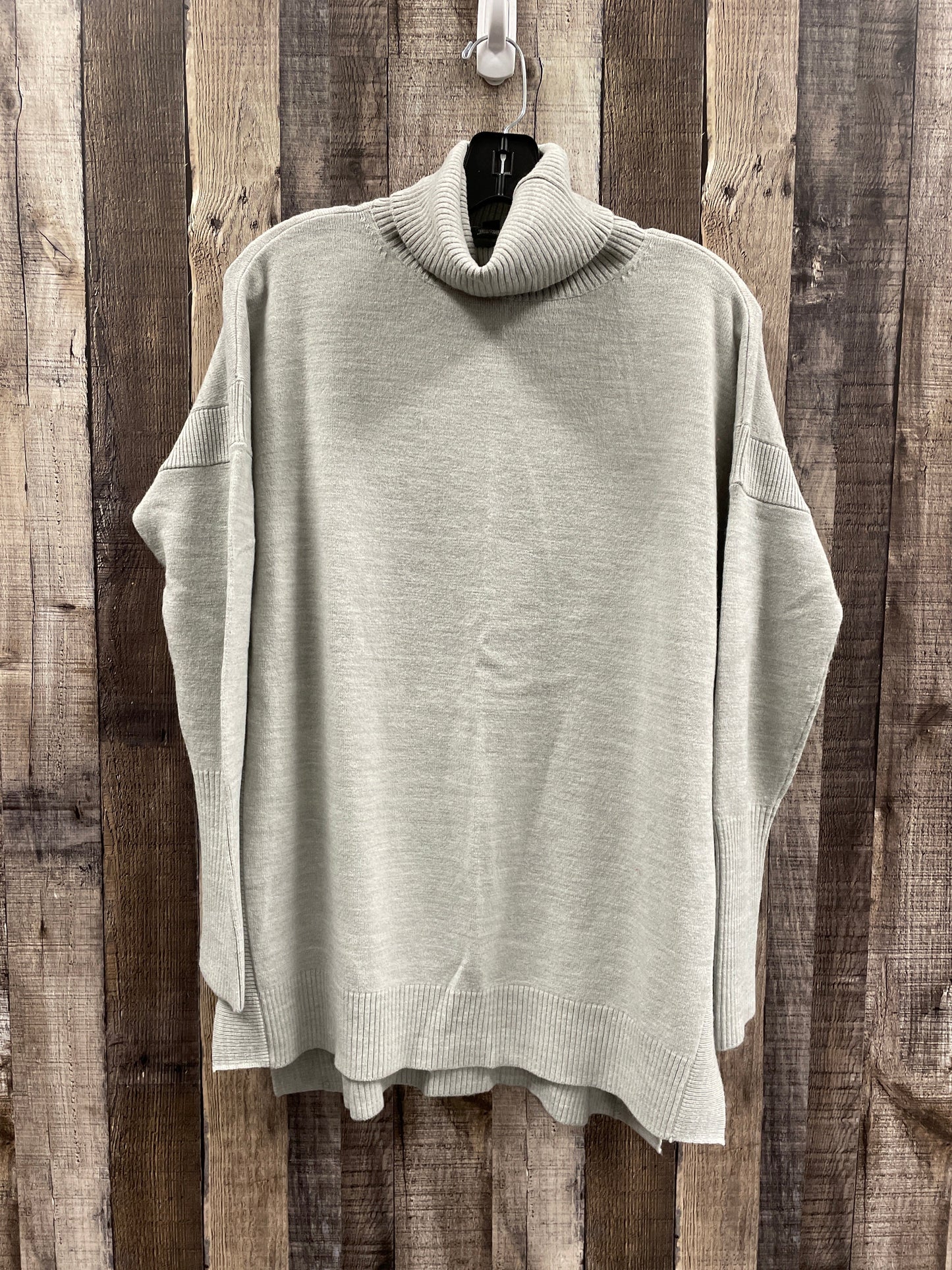 Sweater By French Connection In Grey, Size: Xs