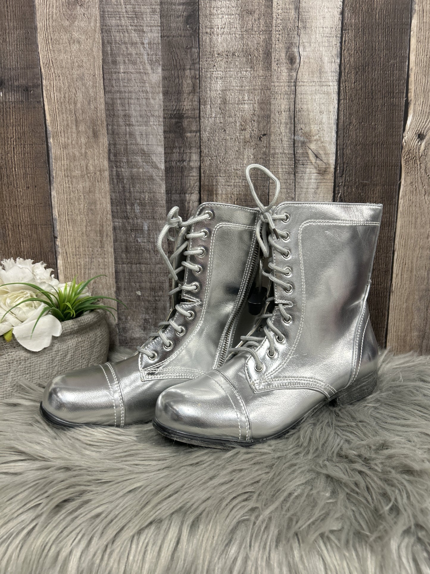 Boots Ankle Flats By Bamboo  Size: 9