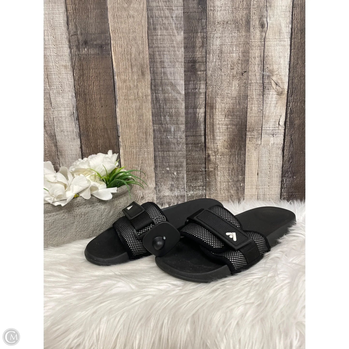 Sandals Flats By Fitflop In Black, Size: 8