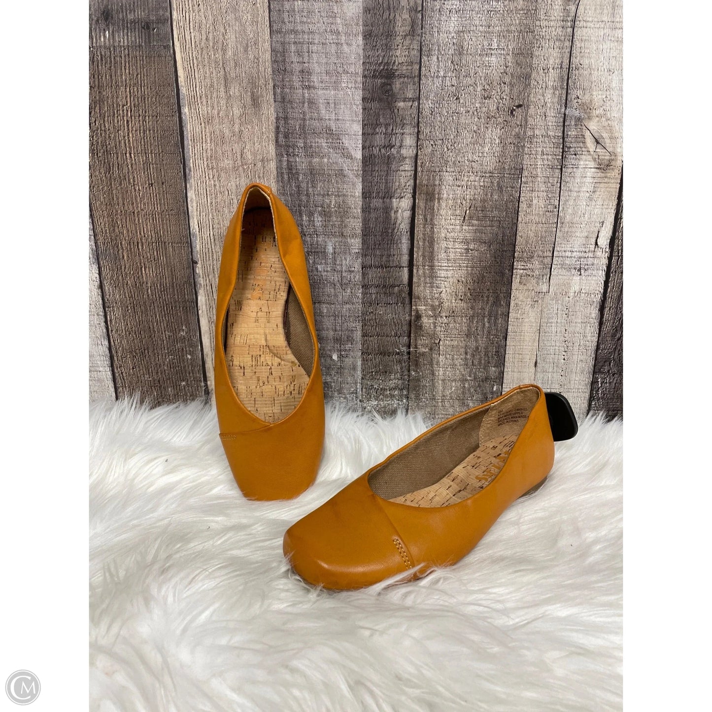 Shoes Flats By Korks In Tan, Size: 6