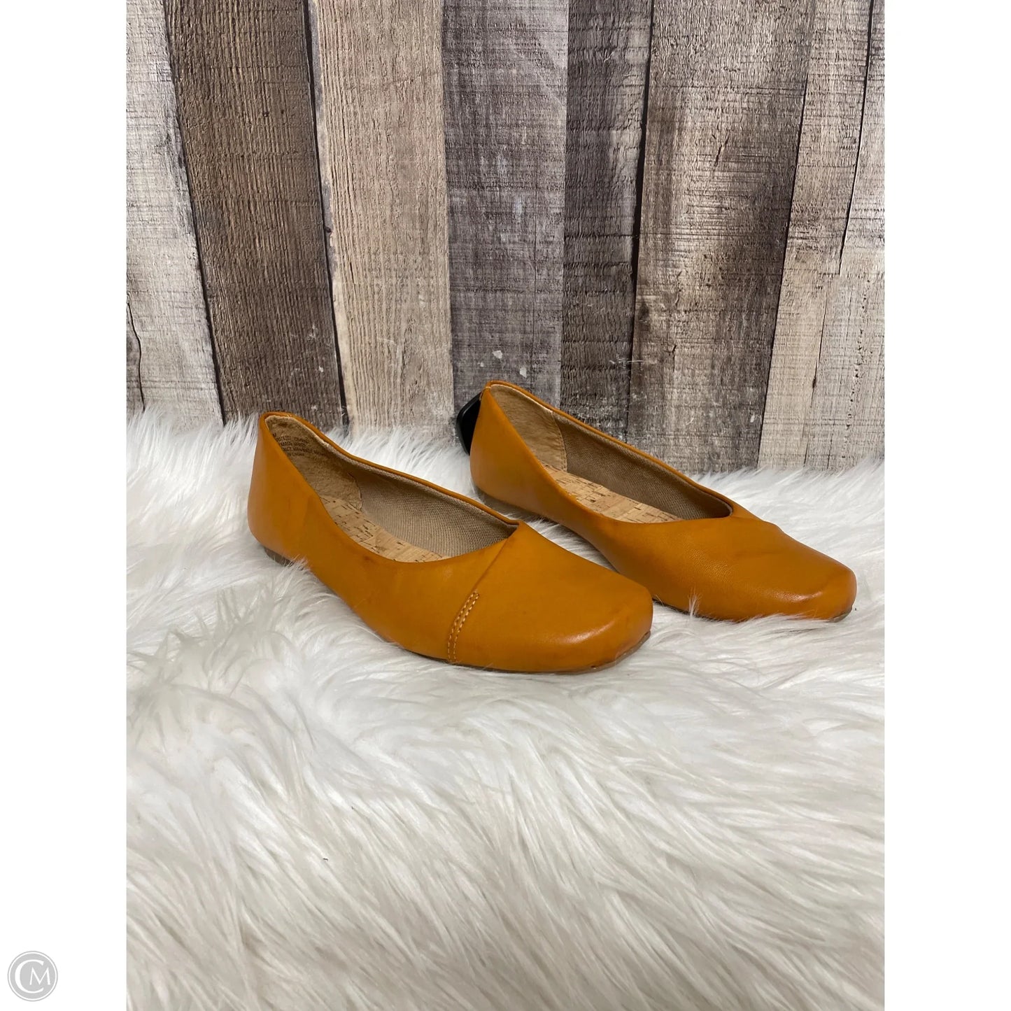 Shoes Flats By Korks In Tan, Size: 6