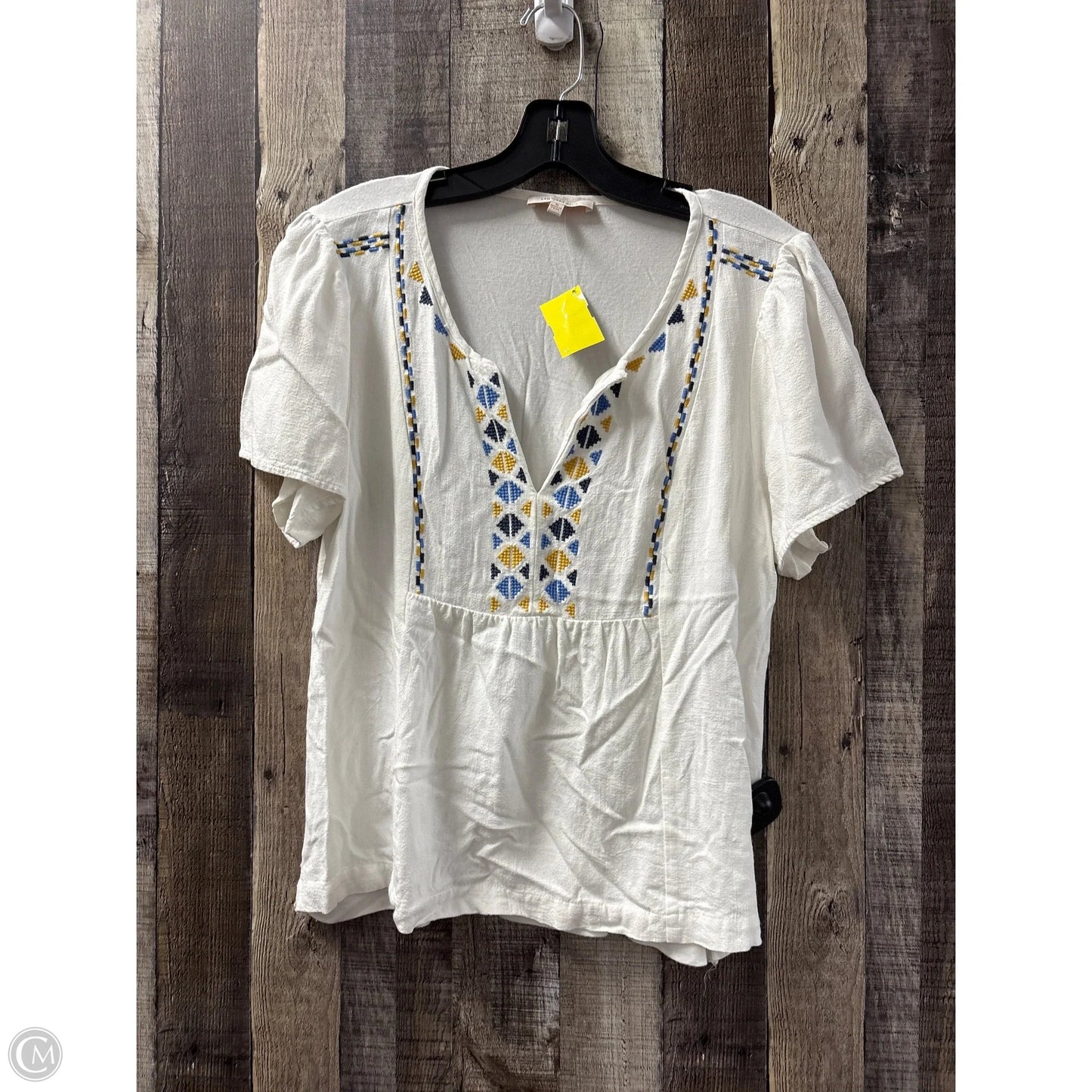 Top Short Sleeve By Skies Are Blue In White, Size: M