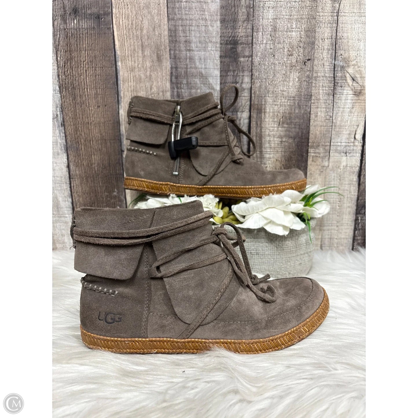 Boots Ankle Flats By Ugg In Taupe, Size: 6.5