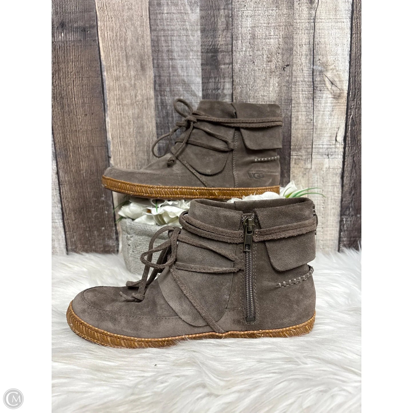 Boots Ankle Flats By Ugg In Taupe, Size: 6.5