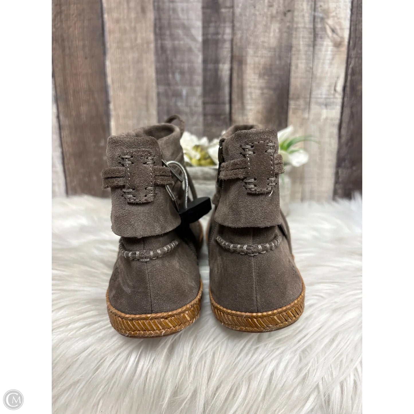 Boots Ankle Flats By Ugg In Taupe, Size: 6.5