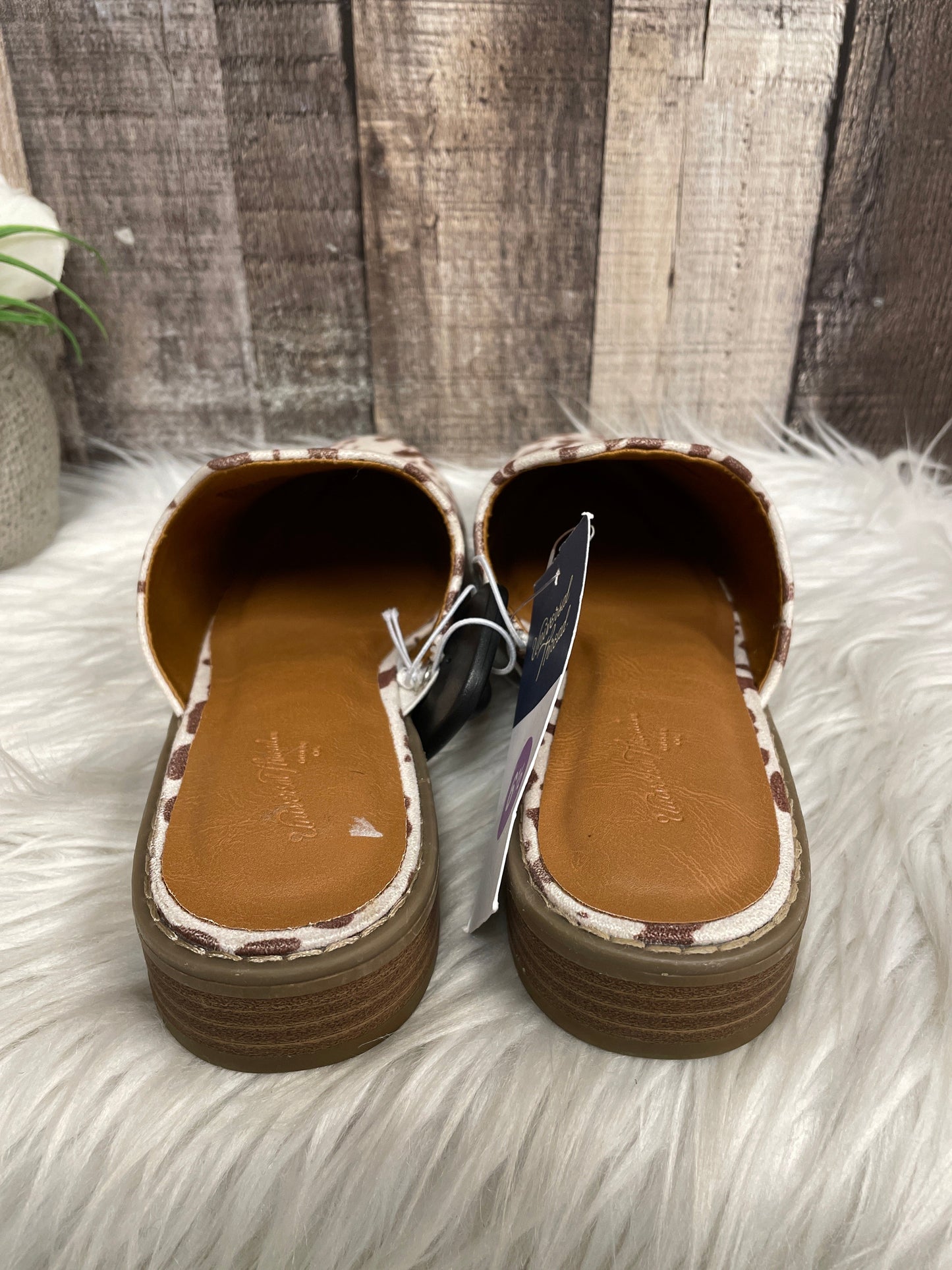 Shoes Flats Mule & Slide By Universal Thread  Size: 6.5