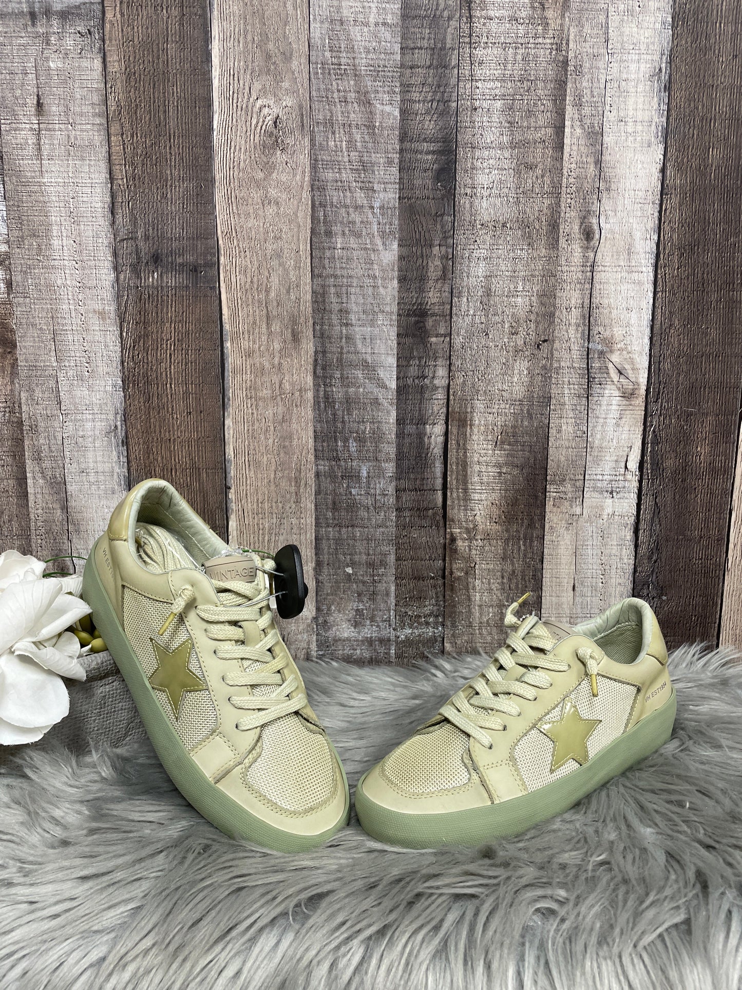 Green Shoes Sneakers Vintage Havana, Size 8.5