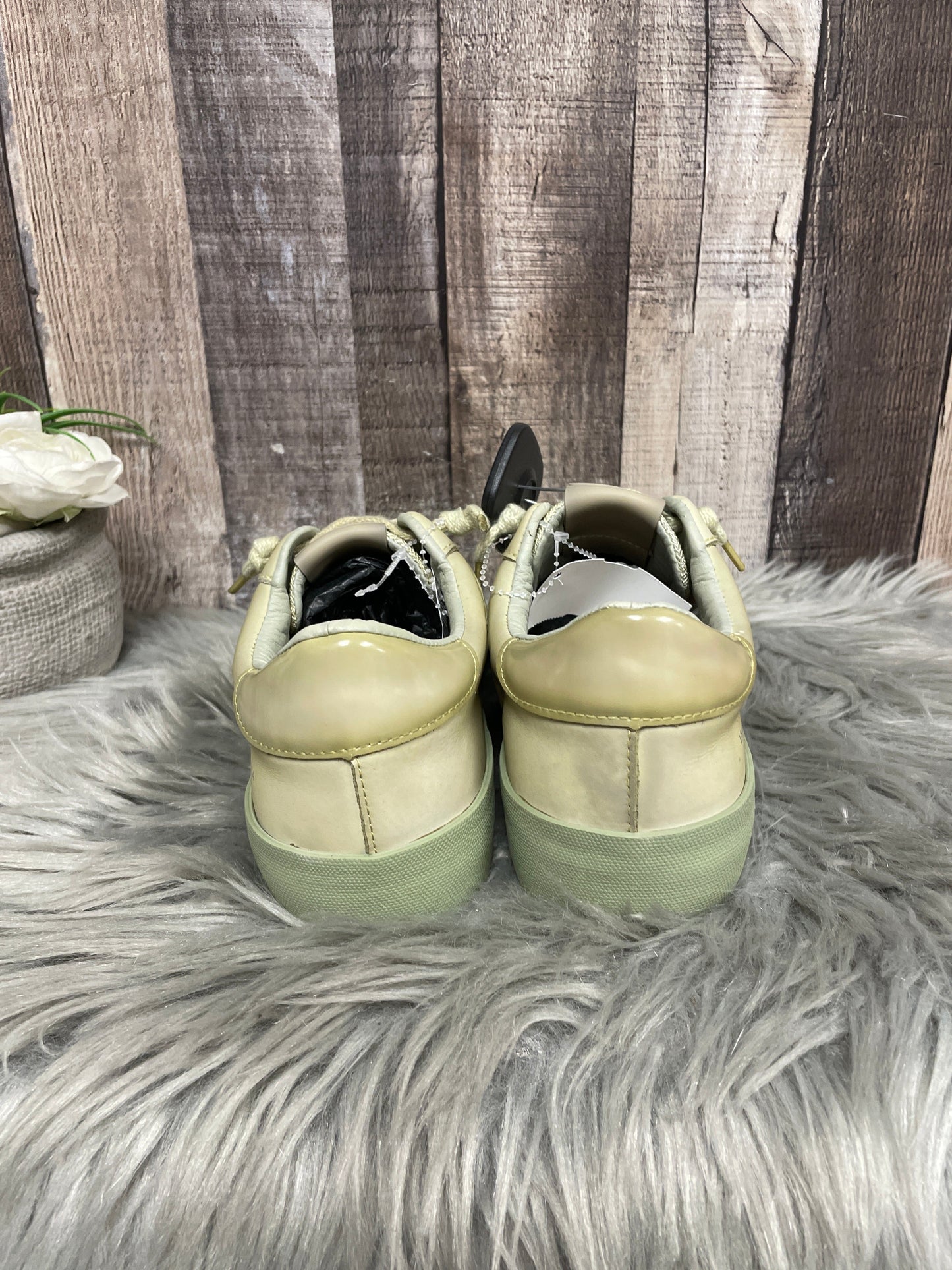 Green Shoes Sneakers Vintage Havana, Size 8.5