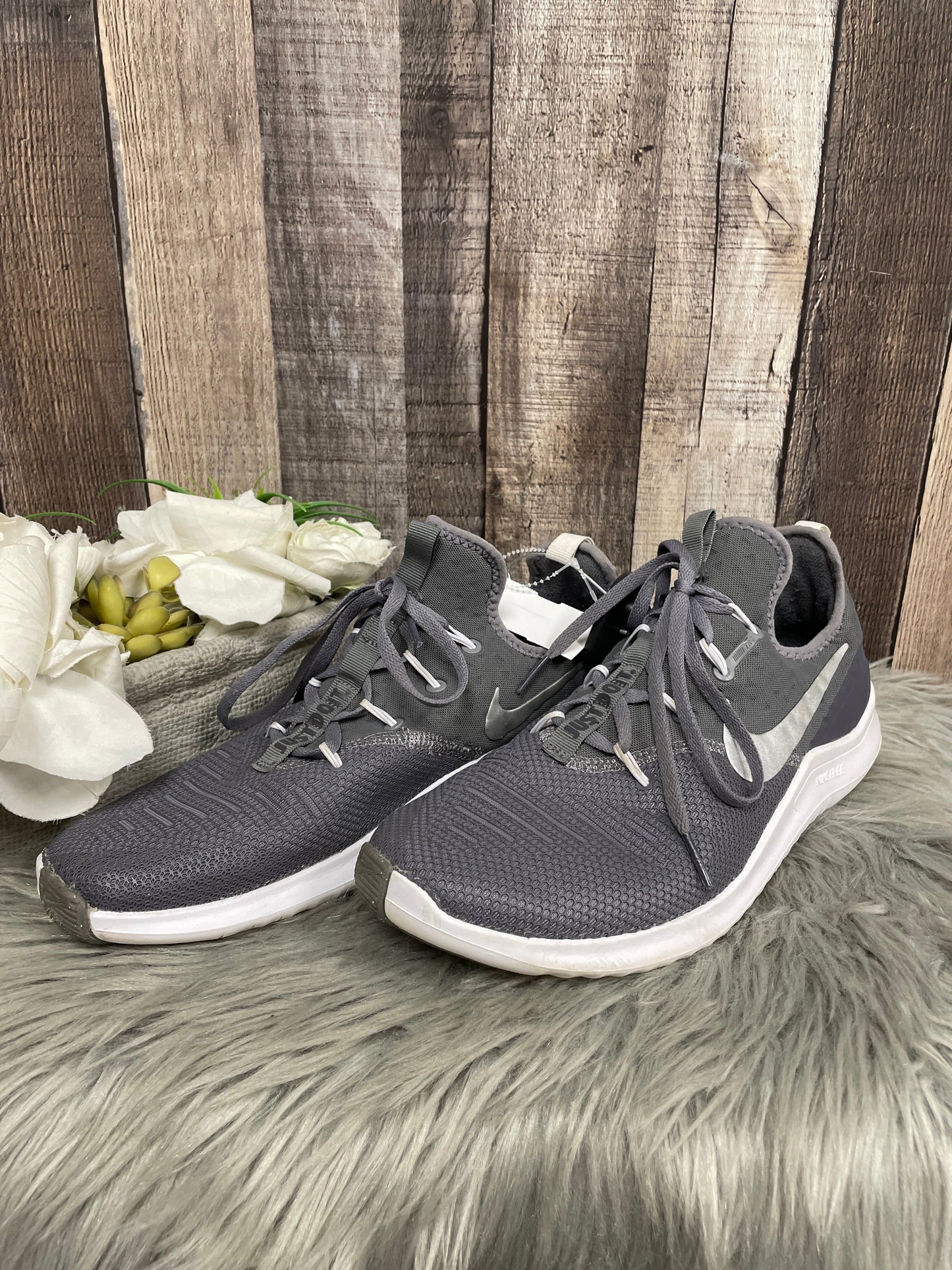 Shoes Athletic By Nike In Grey, Size: 11