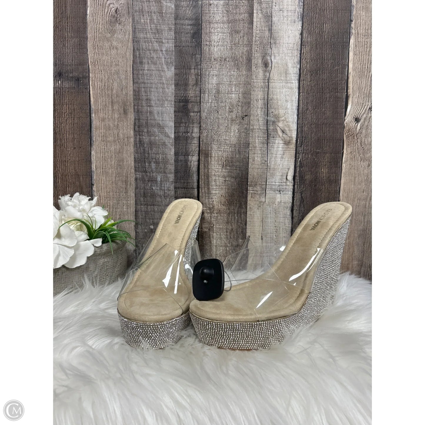 Shoes Heels Wedge By Fashion Nova In Gold, Size: 11