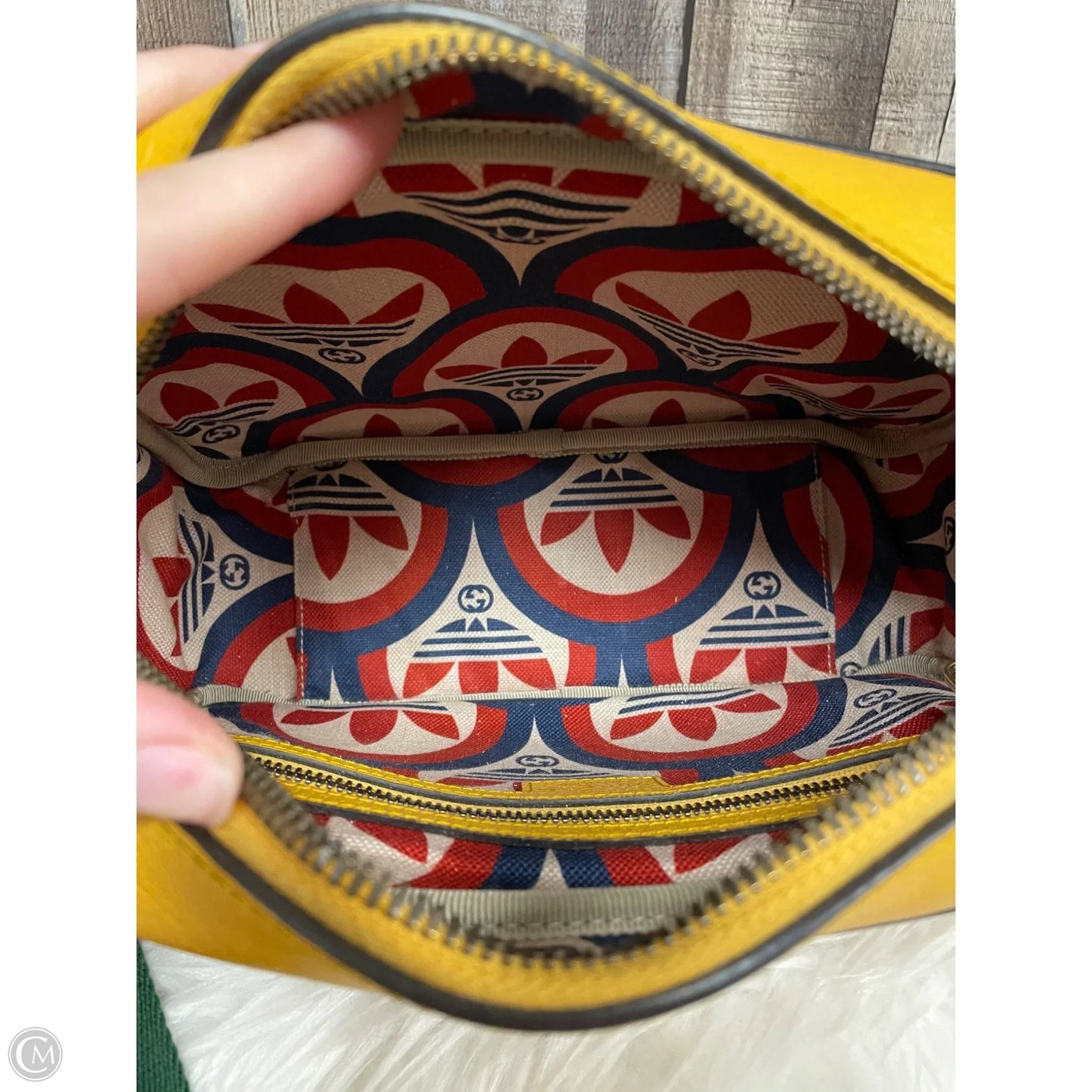 Handbag Luxury Designer By Gucci, Size: Medium