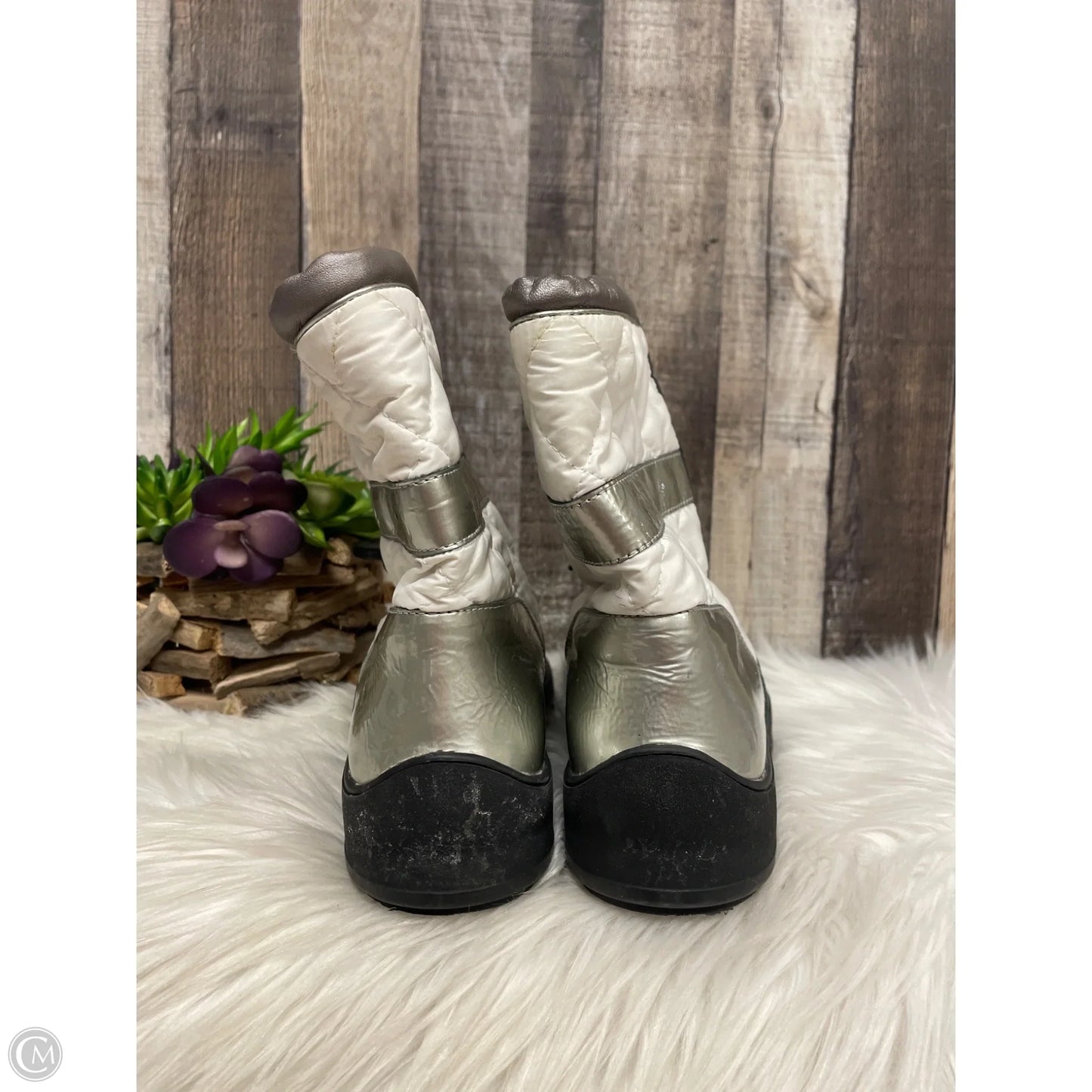 Boots Ankle Flats By Aquatalia In Silver, Size: 9