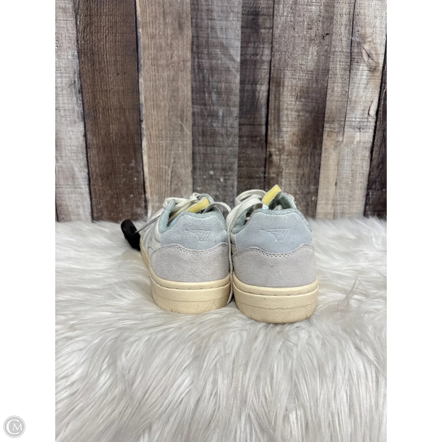 Shoes Sneakers By Gola In White, Size: 7