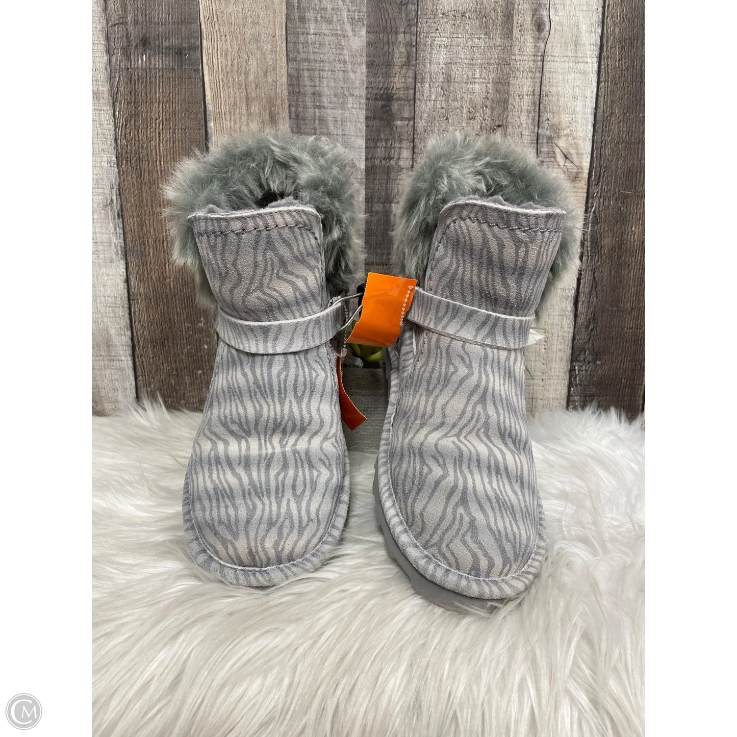 Boots Ankle Flats By Bearpaw In Grey, Size: 9