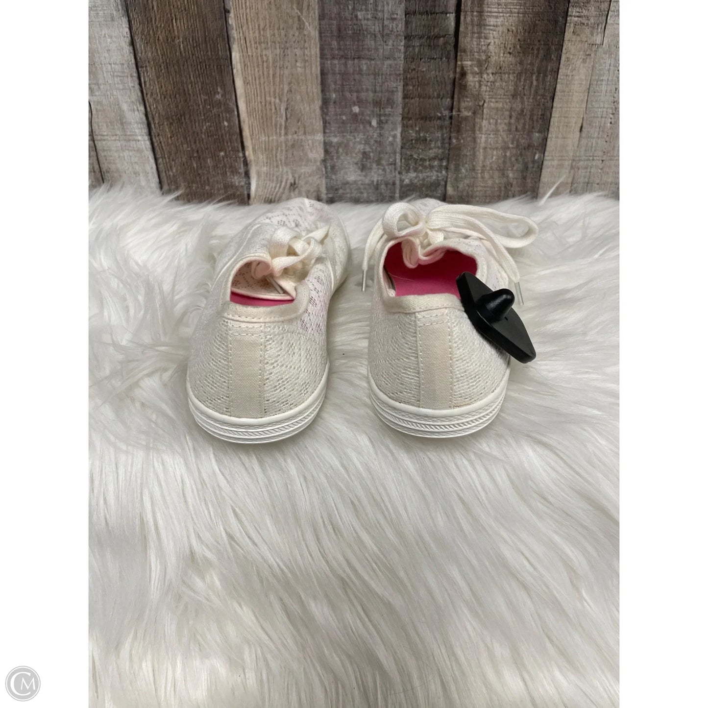 Shoes Sneakers By Mossimo In Ivory, Size: 9