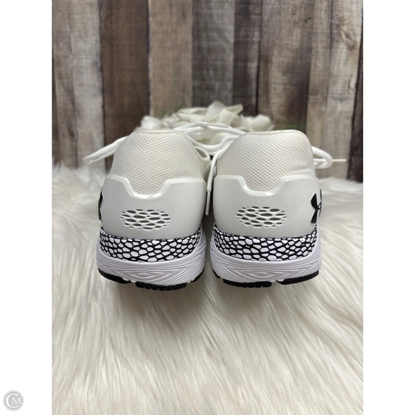 Shoes Athletic By Under Armour In White, Size: 10.5