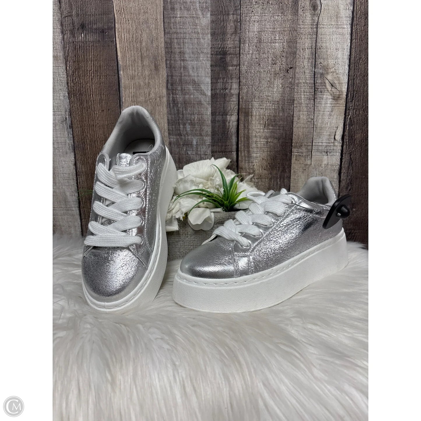 Shoes Flats By Cme In Silver, Size: 6.5