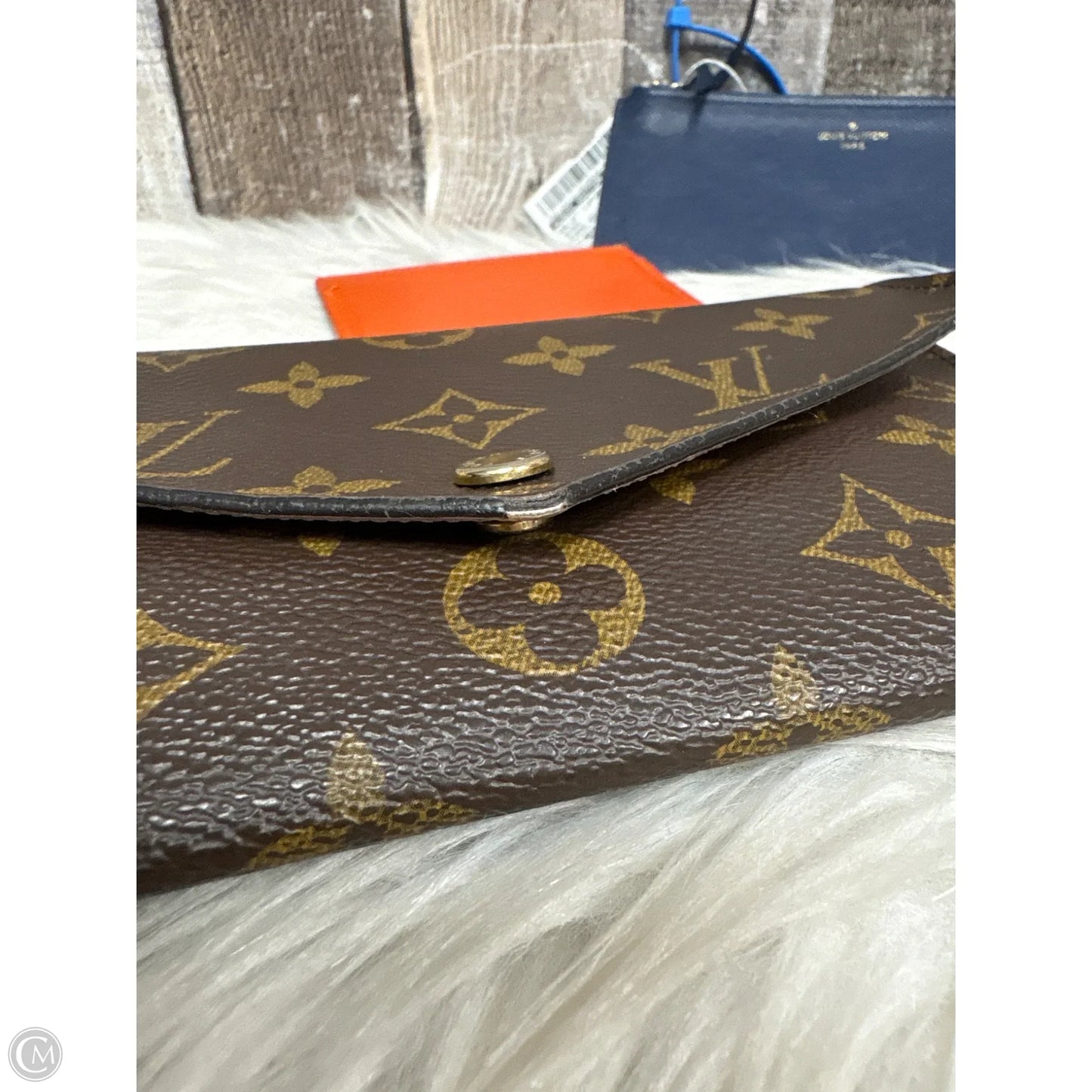 Wallet Luxury Designer By Louis Vuitton, Size: Medium