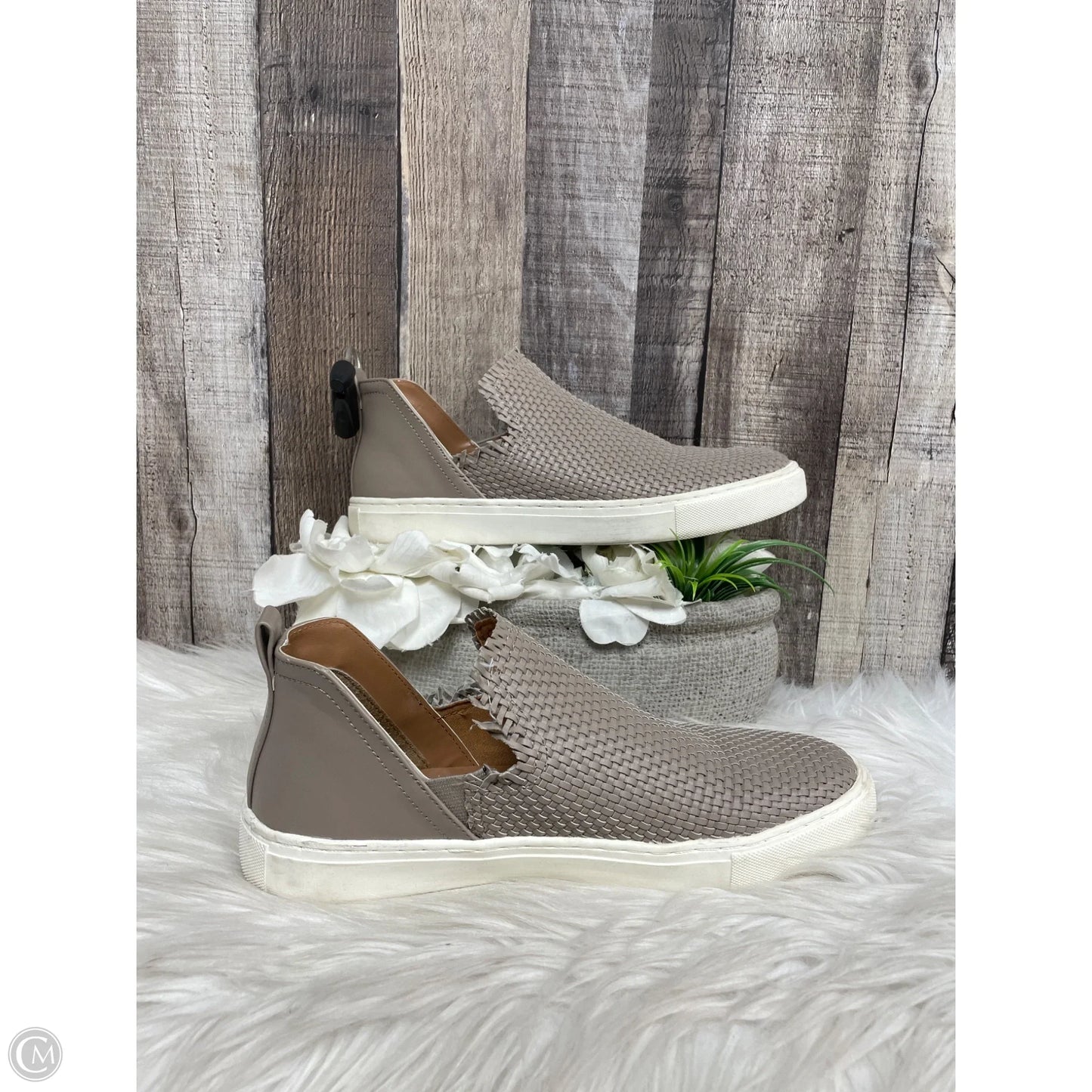 Shoes Flats By Indigo Rd In Taupe, Size: 8.5