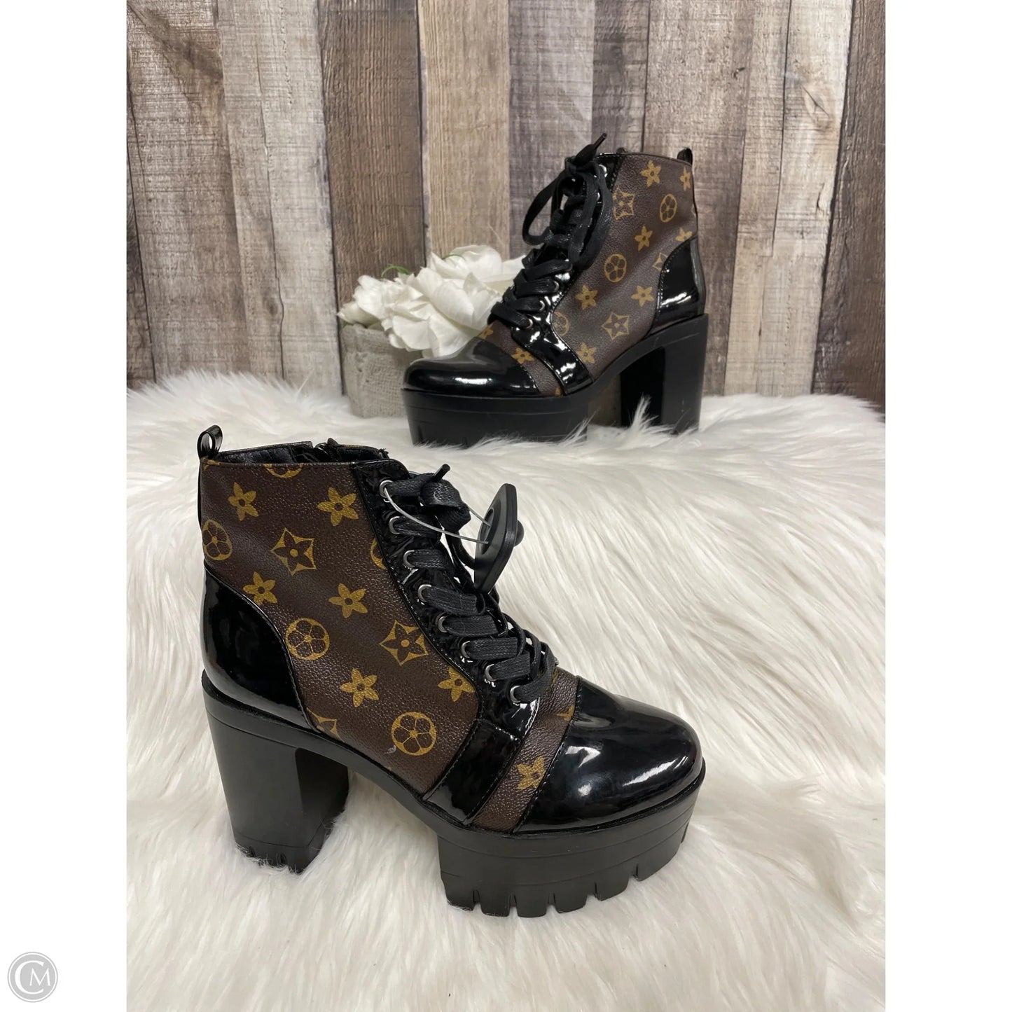 Boots Ankle Heels By Cmf In Brown, Size: 7
