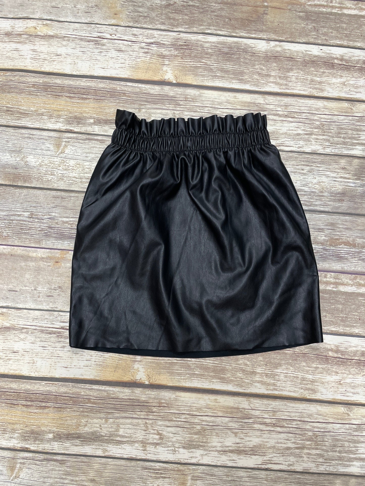 Skirt Mini & Short By Divided In Black, Size: 4