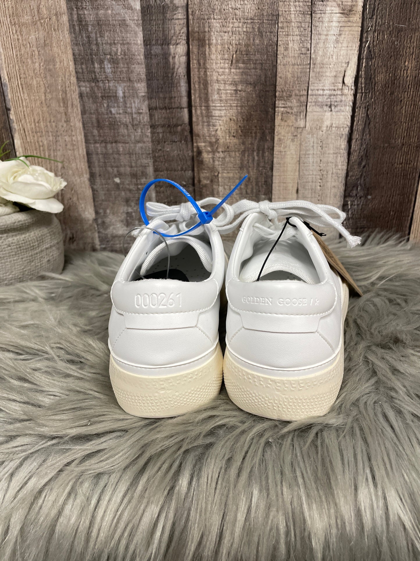 White Shoes Sneakers Golden Goose, Size 7