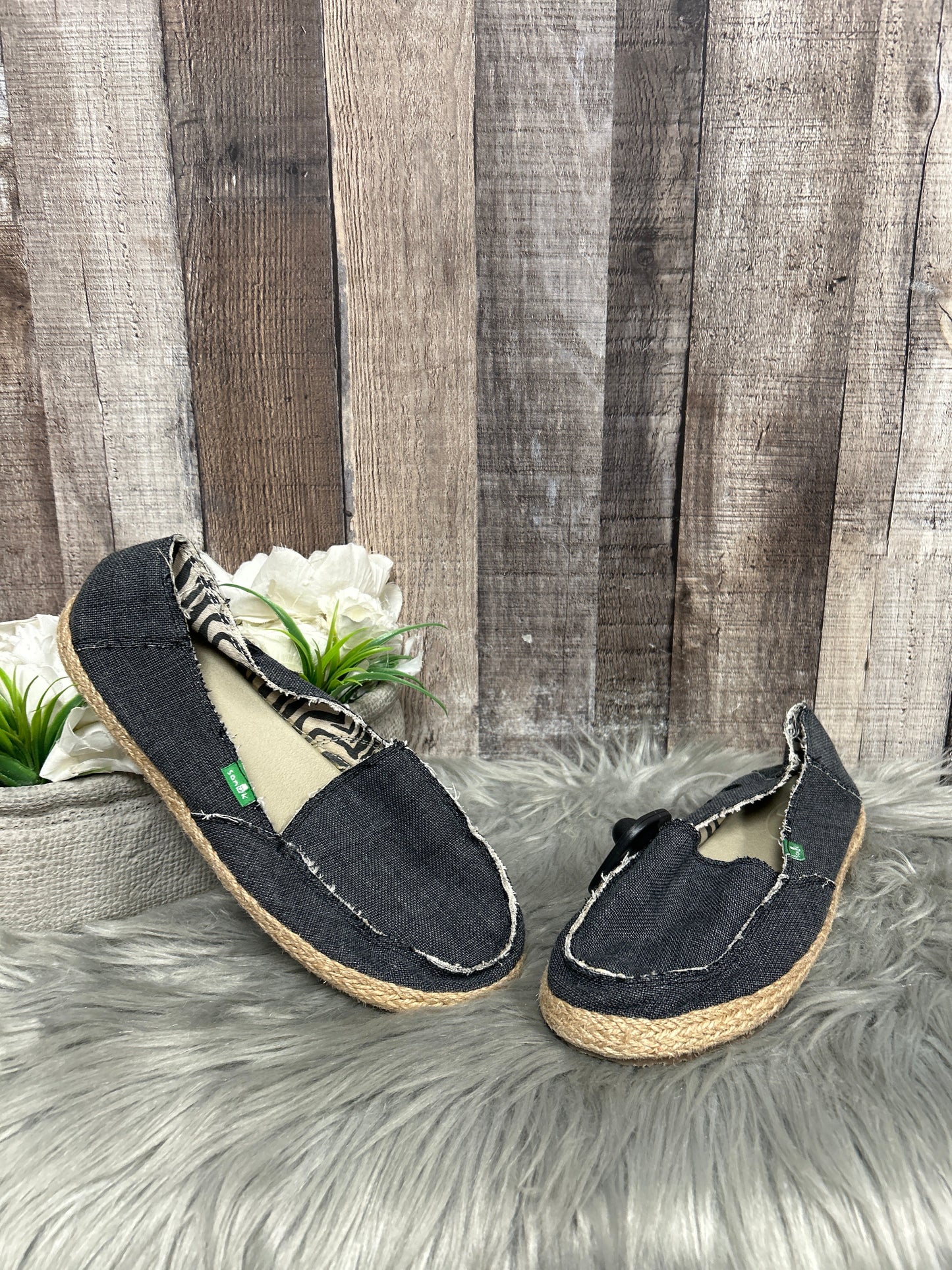 Black Denim Shoes Flats Sanuk, Size 7