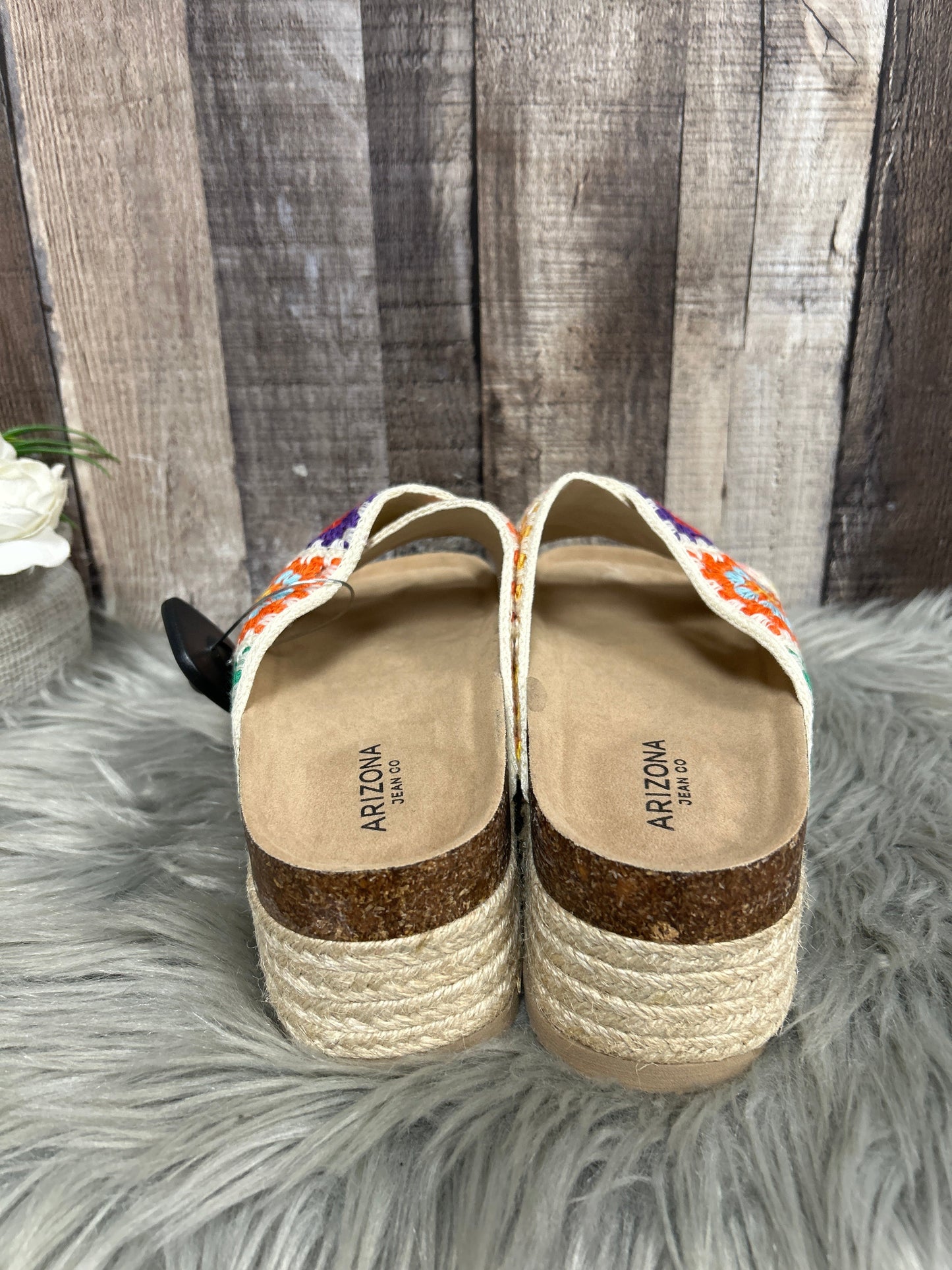 Tan Sandals Flats Arizona, Size 9