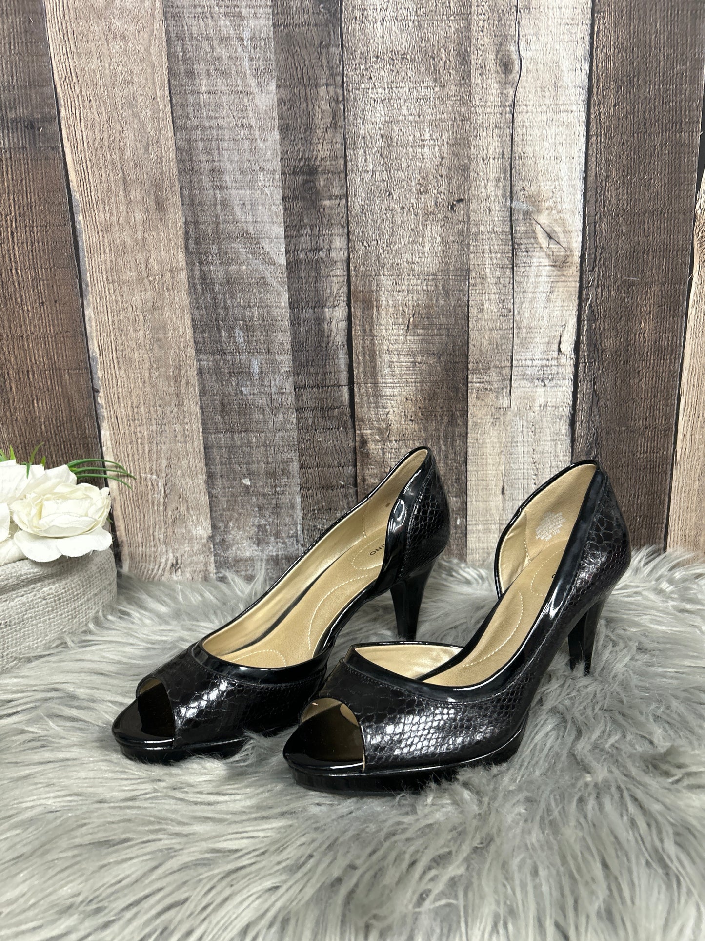 Black Shoes Heels Stiletto Bandolino, Size 7.5