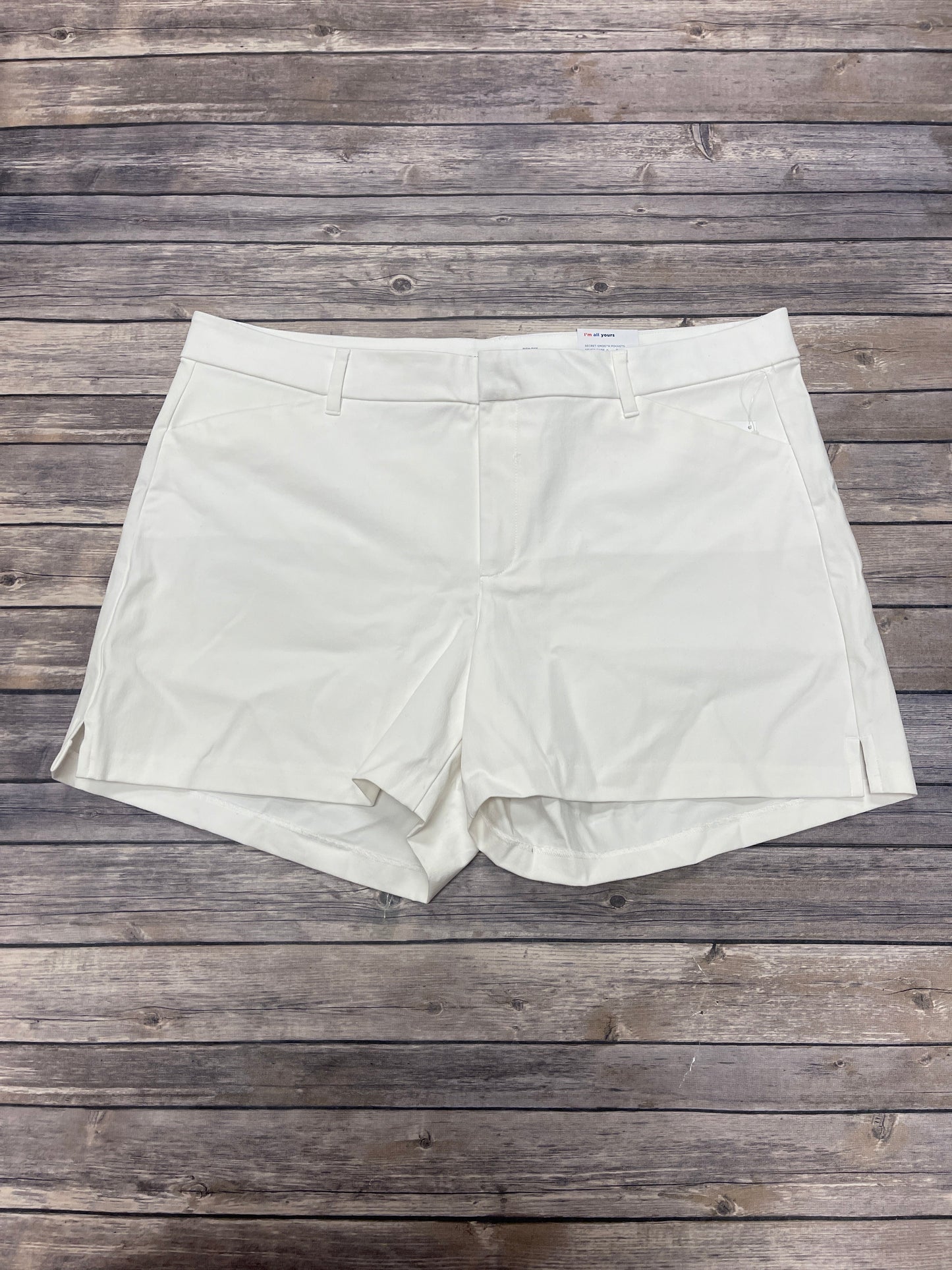 White Shorts Old Navy, Size 22