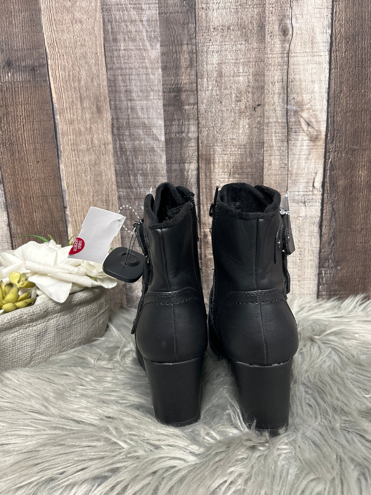 Black Boots Ankle Heels Khombu, Size 8