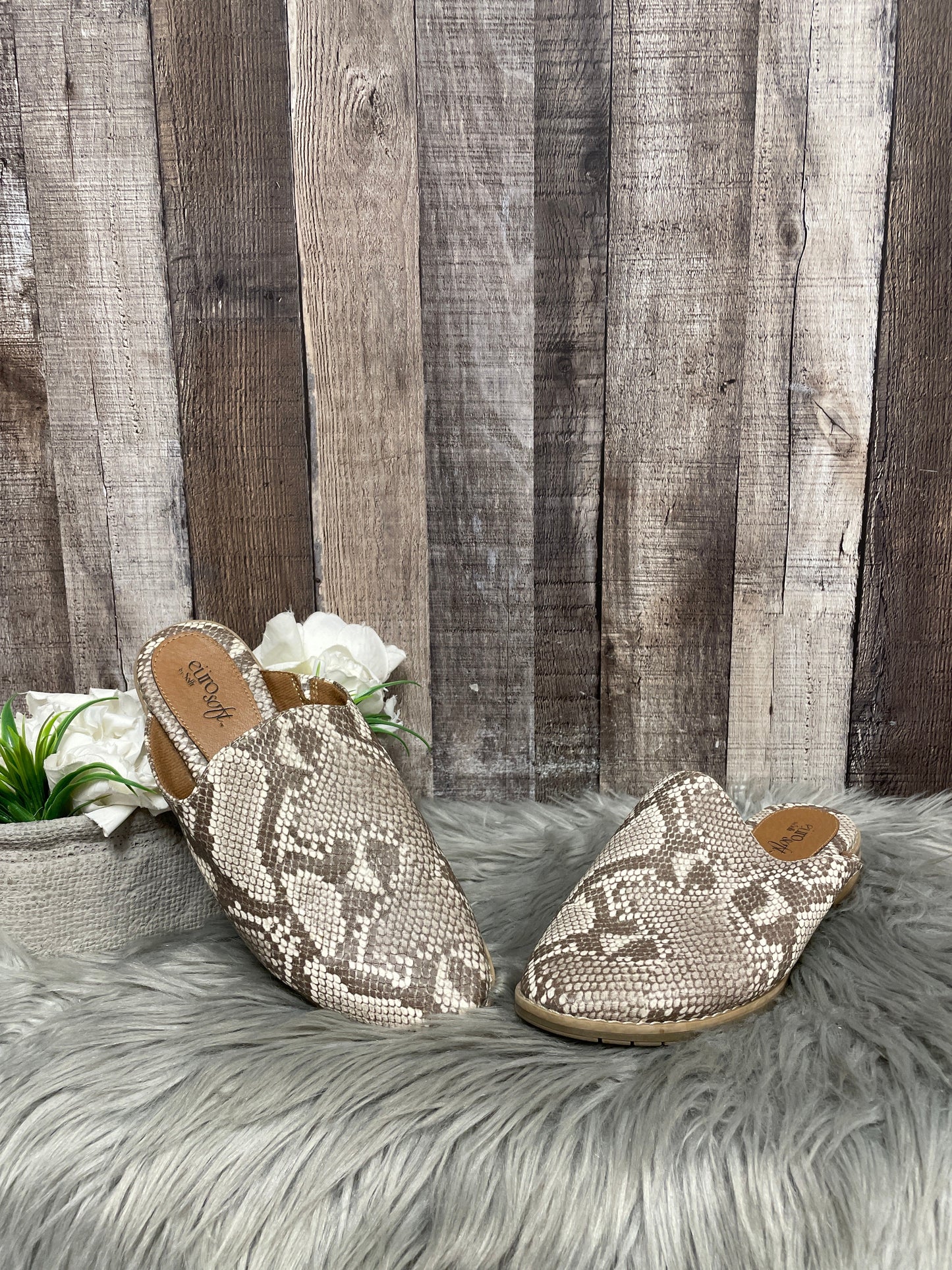 Snakeskin Print Shoes Flats Sofft, Size 8.5