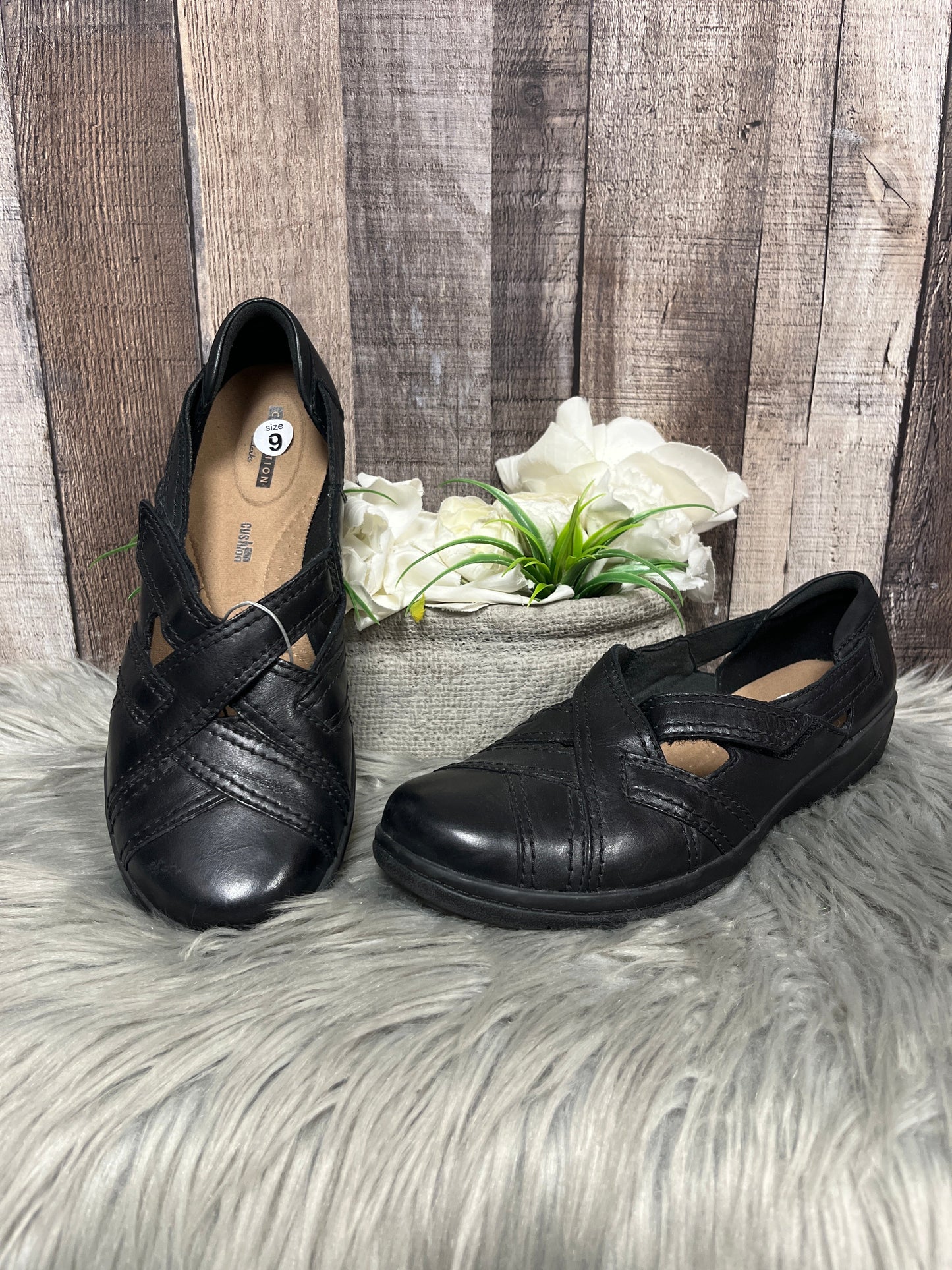 Black Shoes Flats Clarks, Size 9