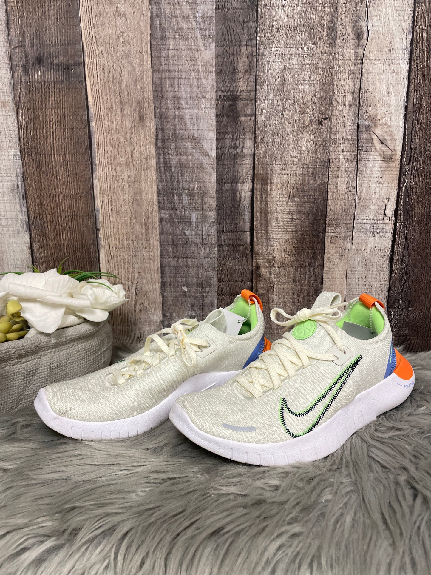 Shoes Athletic By Nike In Cream, Size: 6.5