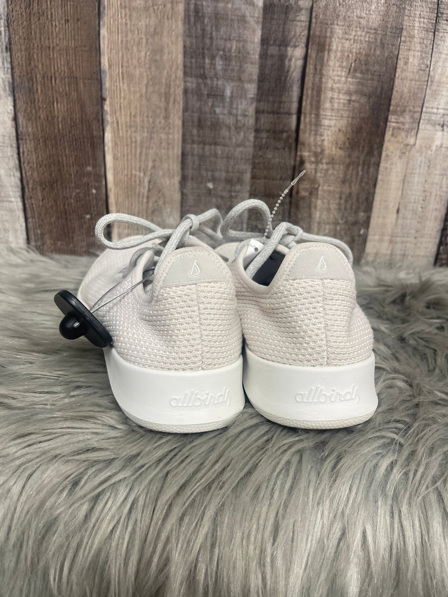 Shoes Sneakers By Allbirds In White, Size: 7