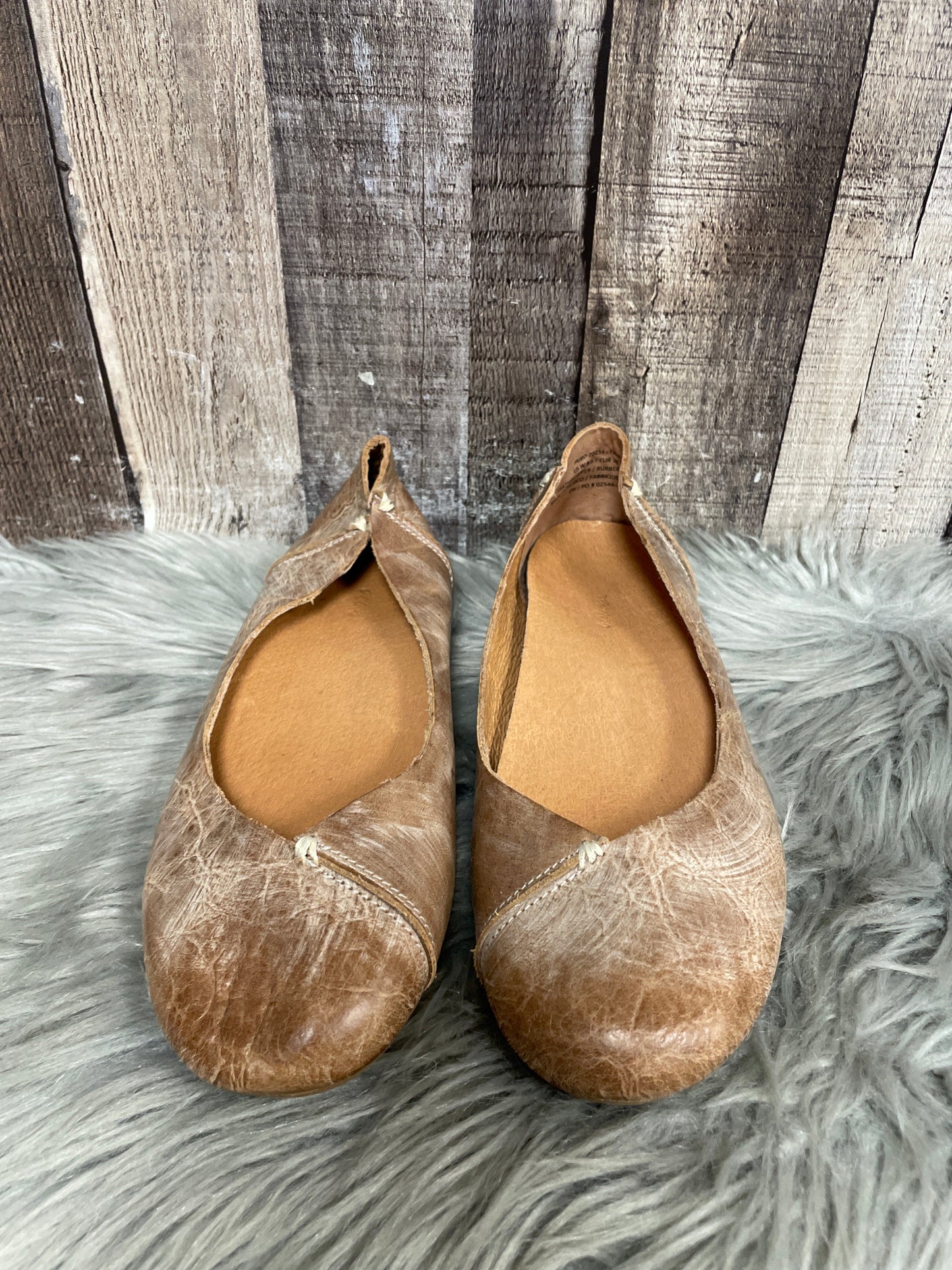 Shoes Flats By Olukai In Tan, Size: 8.5