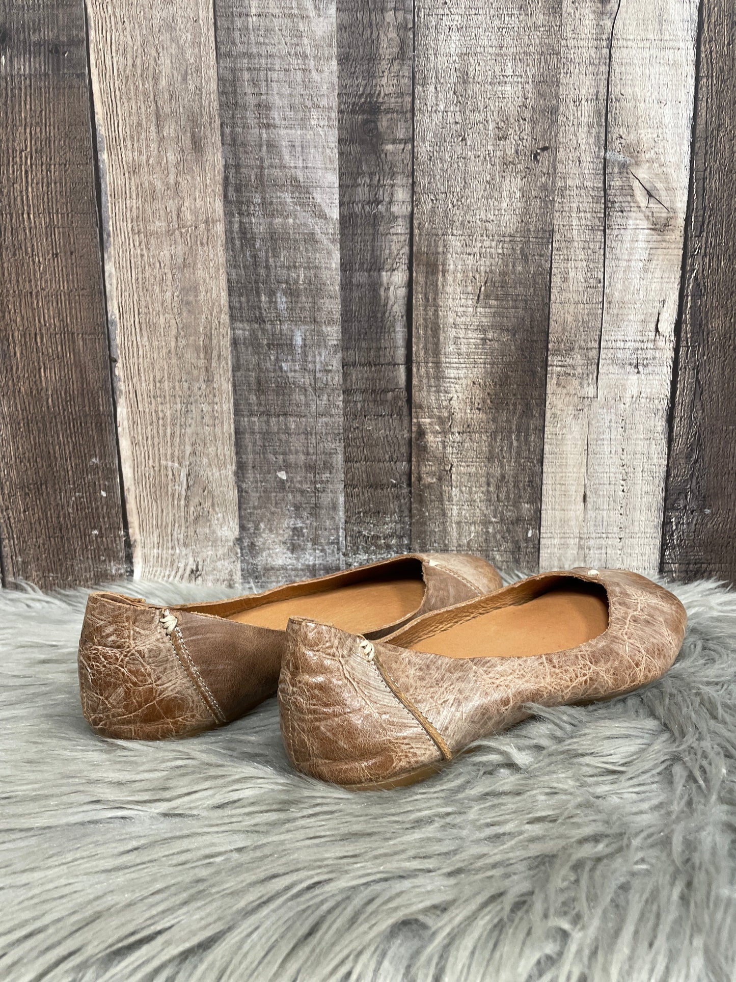 Shoes Flats By Olukai In Tan, Size: 8.5