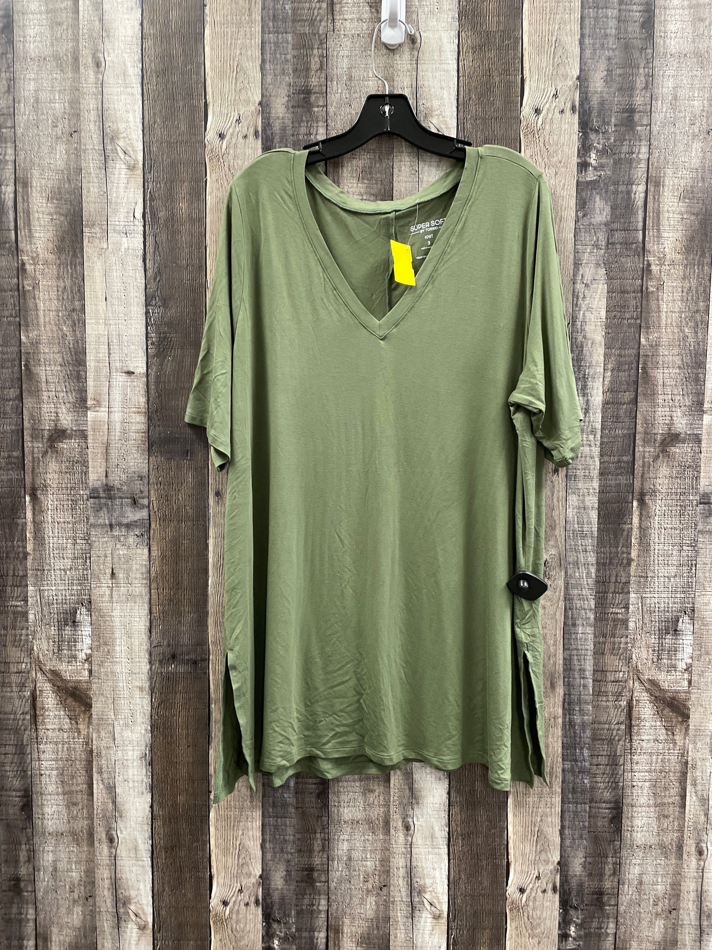 Top Short Sleeve By Torrid In Green, Size: 3x