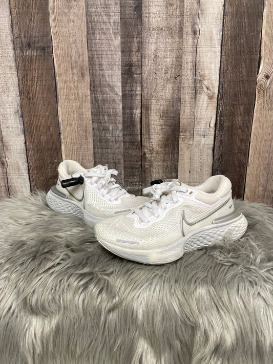 Shoes Athletic By Nike In White, Size: 7